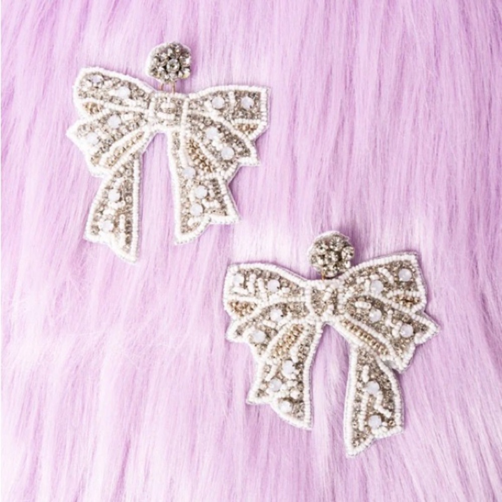 VIOLA WHITE FASHION BOW SEED BEAD EARRINGS